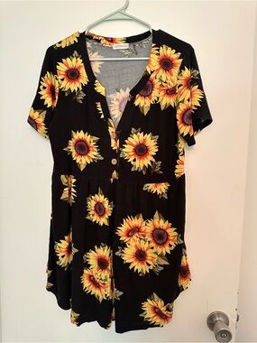 Black Sunflower Button-Front Short Sleeve Tunic
